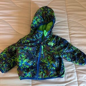 The North Face Blue and Green Puffer Jacket Sporty Design